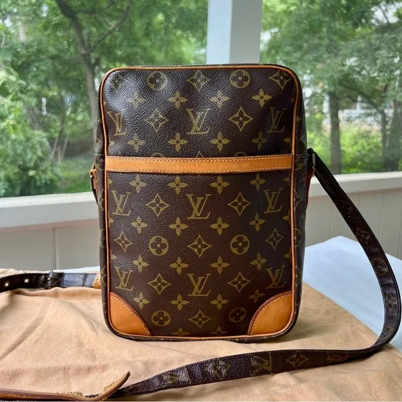 Louis Vuitton Danube MM Crossbody - Picture 3 of 15